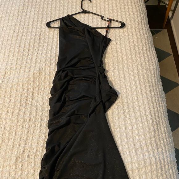 Me&Thee Carbon Copy Shimmer Metallic One Shoulder XS - Picture 2 of 6